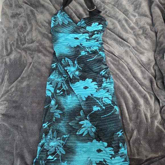 le chateau Dresses & Skirts - Black and Teal Floral Dress